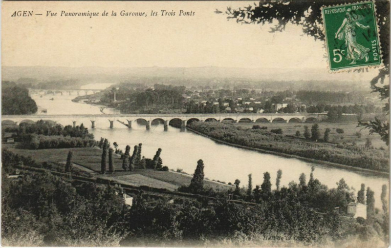 Carte postale ancienne Agen Vue Panoramique de la Garonne France à Agen