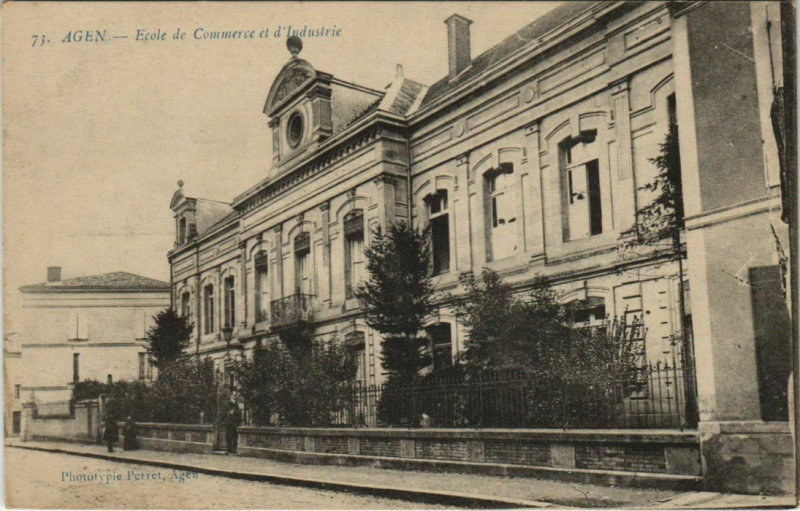 Carte postale ancienne Agen Ecole de Commerce et d'Industrie France à Agen