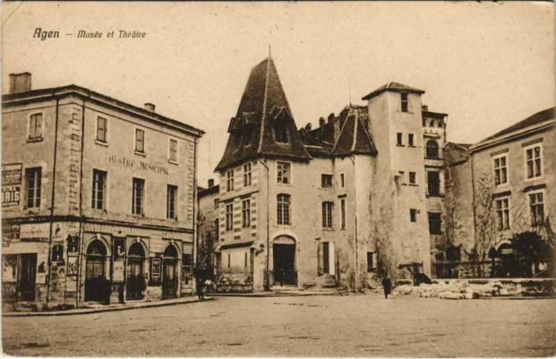 Carte postale ancienne Agen Musee et Theatre France à Agen