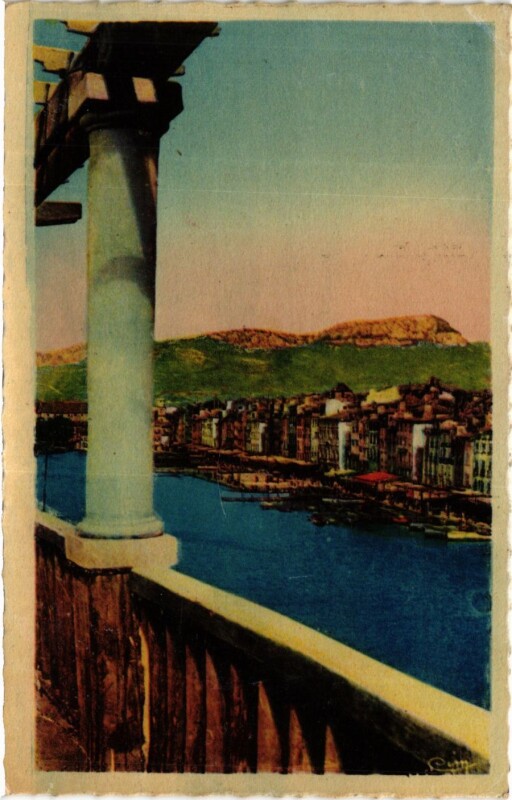 Carte postale ancienne Toulon Echappée sur le Quai Cronstadt à Toulon