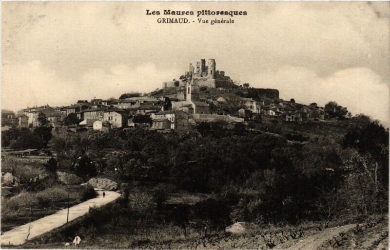 Carte postale ancienne Grimaud - Vue générale à Grimaud