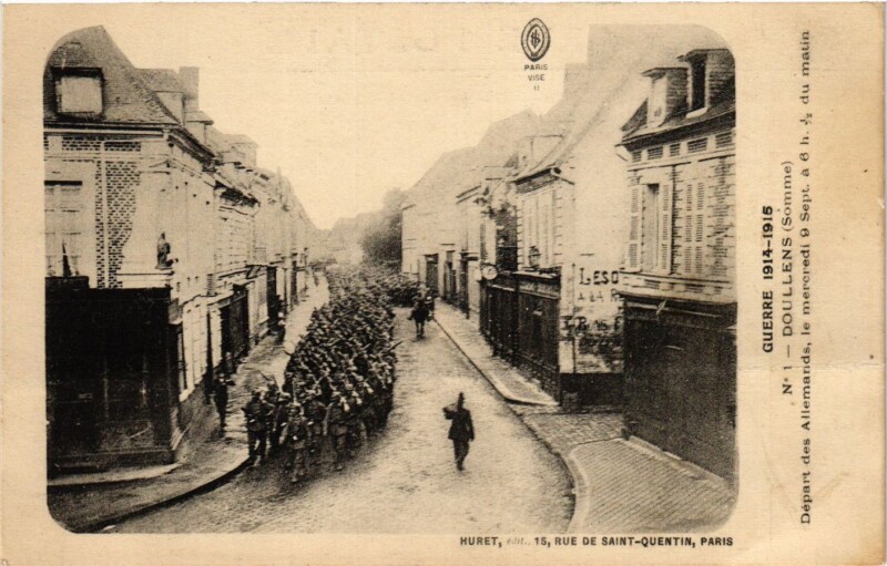 Carte postale ancienne Guerre 1914-1915 Doullens Departs des Allemands le à Doullens