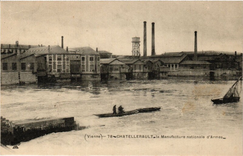 Carte postale ancienne Chatellerault - la Manufacture nationale d'Armes à Châtellerault
