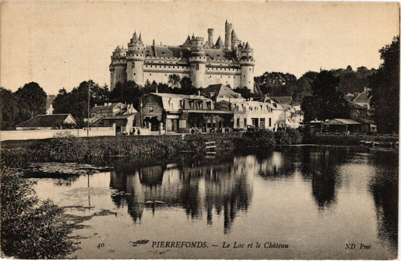 Carte postale ancienne Pierrefonds - Le Lac et le Chateau à Pierrefonds