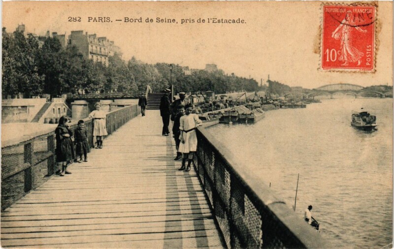 Carte postale ancienne Paris 12e-Bord de Seine à Paris 12e