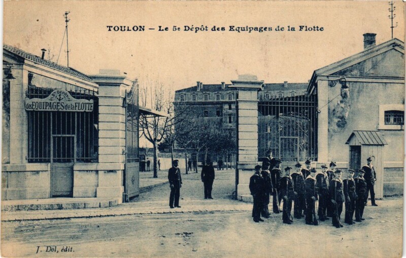 Carte postale ancienne Toulon - Le Depot des Equipages à Toulon