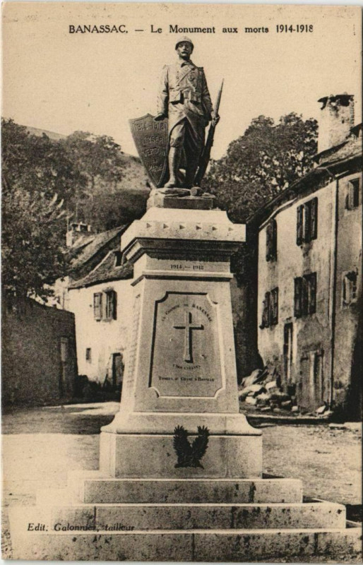Carte postale ancienne Banassac Le Monument aux Morts France