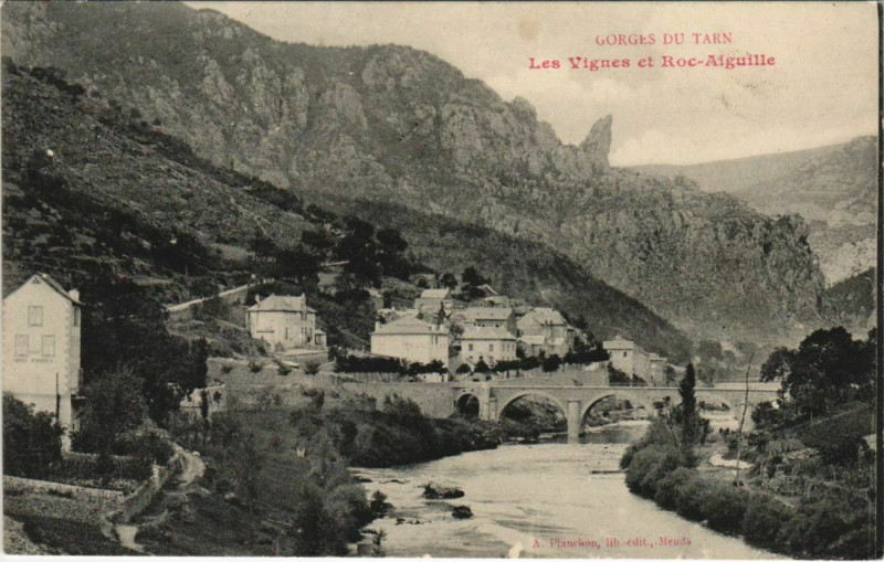 Carte postale ancienne Gorges du Tarn Les Vignes et Roc Aiguille France