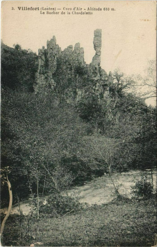 Carte postale ancienne Villefort Le Rocher de la Chandelette France à Villefort