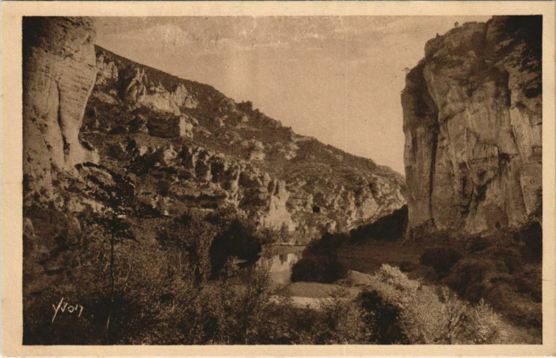 Carte postale ancienne Gorges du Tarn Le Cirque des Beaumes France