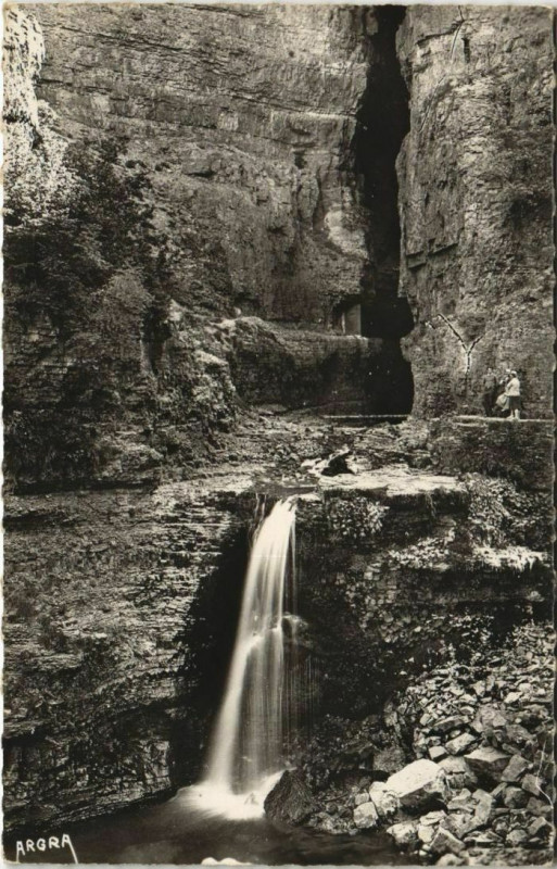 Carte postale ancienne Bramabiau Sortie de la riviere souterraine France