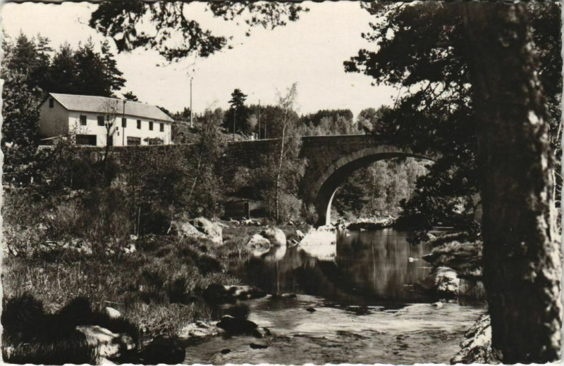 Carte postale ancienne Le Chapeauroux au Pont de Braye France à Auroux