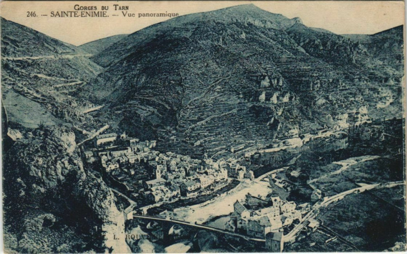 Carte postale ancienne Ste Enimie Vue Panoramique France