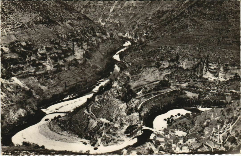 Carte postale ancienne St Chely du Tarn Le cirque et la boucle du Tarn France