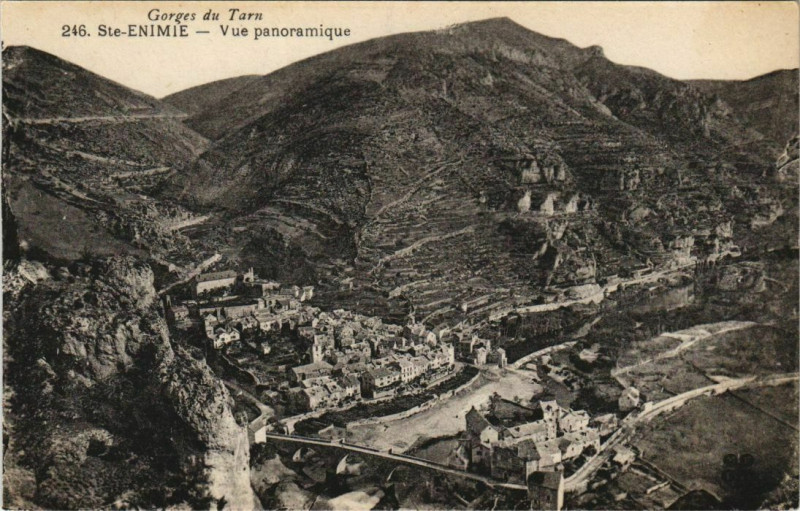 Carte postale ancienne Ste Enimie Vue Panoramique France