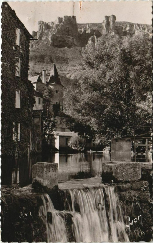 Carte postale ancienne Florac Le rocher de Rochefort France