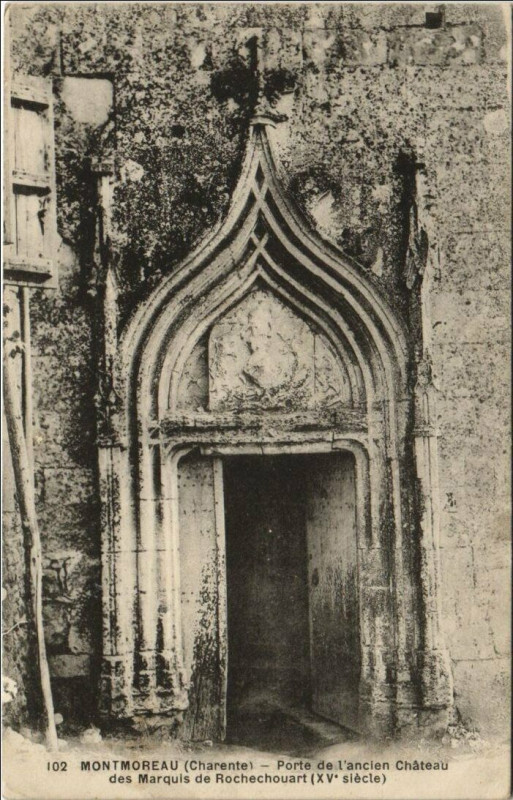 Carte postale ancienne Montmoreau Porte de l'Ancien Chateau des Marquis de Rochechouart à Montmoreau