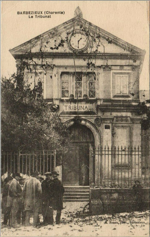 Carte postale ancienne Barbezieux-Saint-Hilaire Le Tribunal à Barbezieux-Saint-Hilaire
