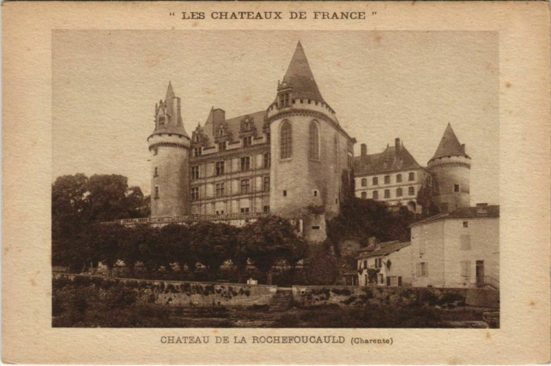 Carte postale ancienne La Rochefoucauld Chateau
