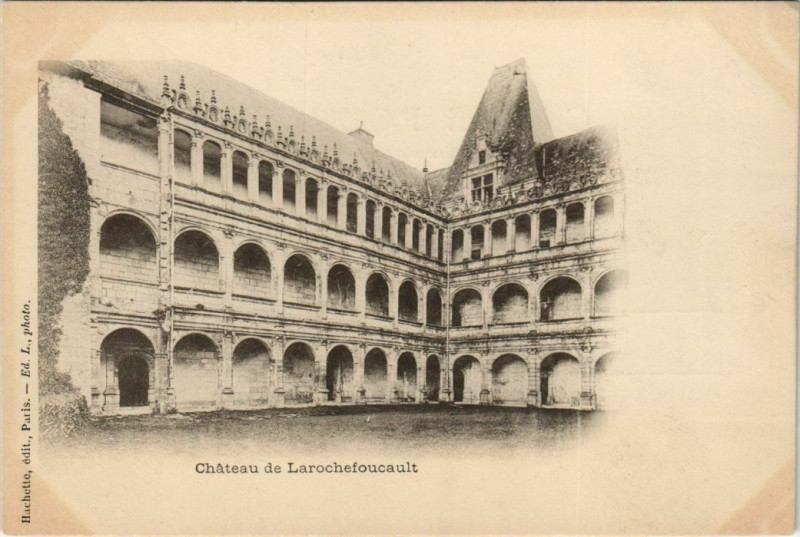 Carte postale ancienne La Rochefoucauld Chateau