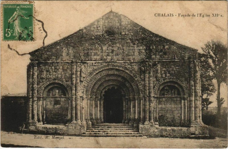 Carte postale ancienne Chalais Facade de l'Eglise à Chalais