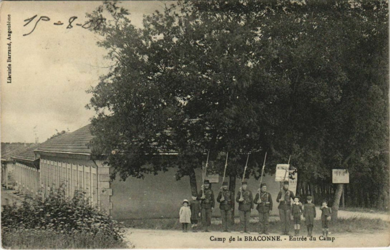 Carte postale ancienne Camp de la Braconne - Entree du Camp