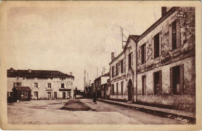 Carte postale ancienne Chasseneuil-sur-Bonnieure College de Jeunes Filles à Chasseneuil-sur-Bonnieure