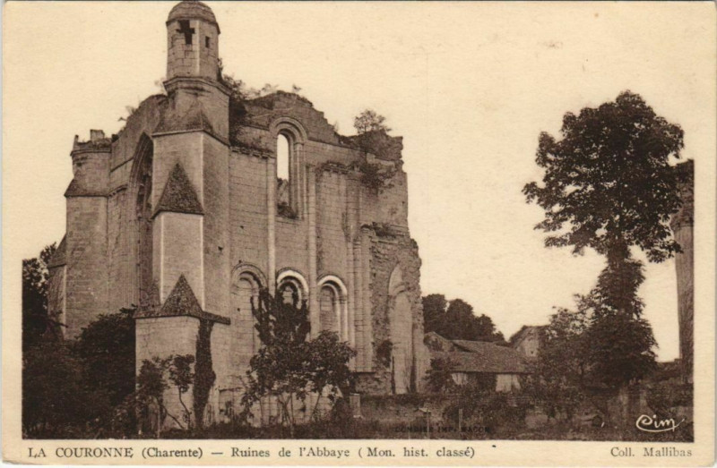 Carte postale ancienne La Couronne Ruines de l'Abbaye à La Couronne