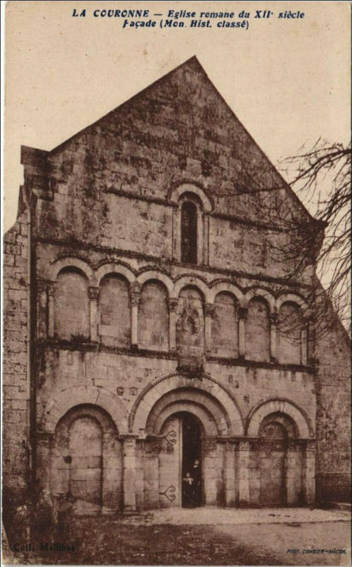 Carte postale ancienne La Couronne Eglise Romane - Facade à La Couronne