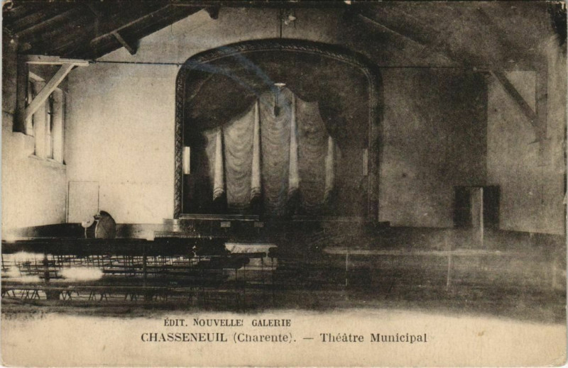 Carte postale ancienne Chasseneuil-sur-Bonnieure Theatre Municipal à Chasseneuil-sur-Bonnieure