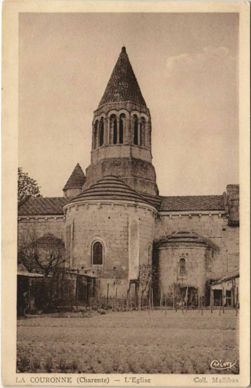 Carte postale ancienne La Couronne L'Eglise à La Couronne