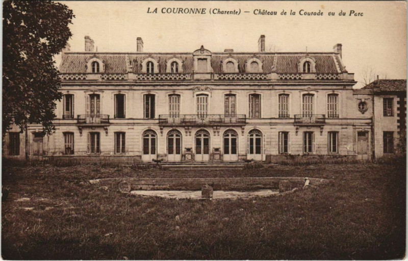 Carte postale ancienne La Couronne Chateau de la Courade vu du Parc à La Couronne