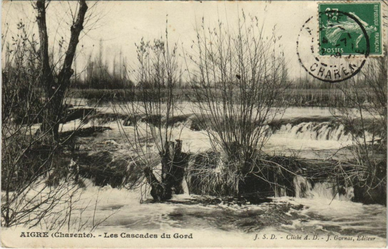 Carte postale ancienne Aigre Les Cascades du Gord à Aigre