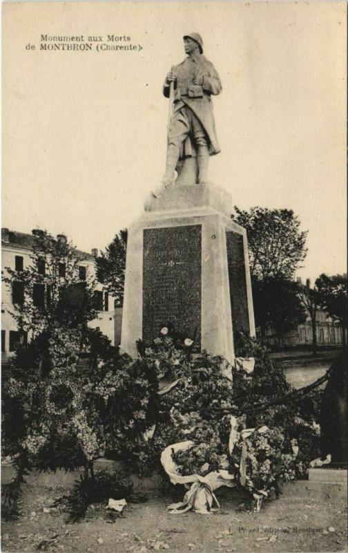 Carte postale ancienne Montbron Monument aux Morts à Montbron