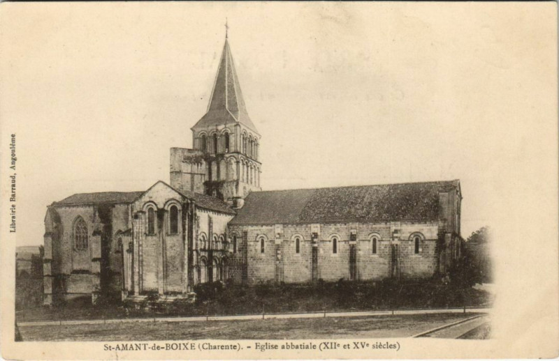 Carte postale ancienne Saint-Amant-de-Boixe Eglise Abbatiale à Saint-Amant-de-Boixe