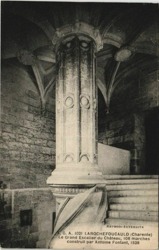 Carte postale ancienne La Rochefoucauld Le Grand Escalier du Chateau