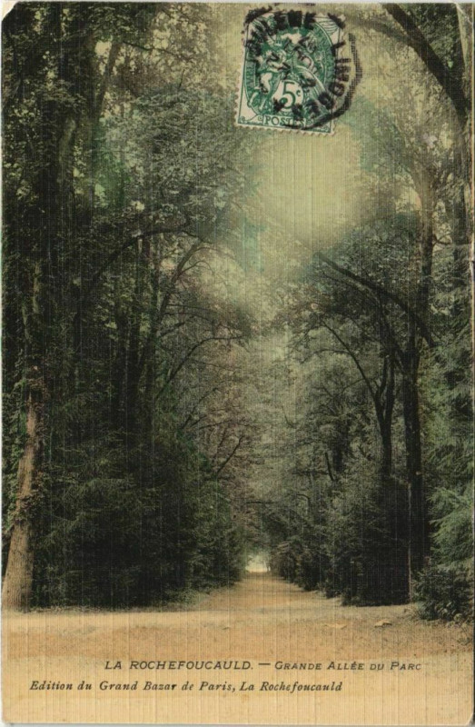 Carte postale ancienne La Rochefoucauld Grande Allee du Parc
