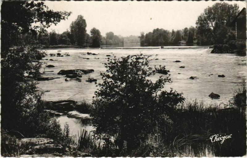 Carte postale ancienne Roumazieres-Loubert Exideuil - L'Ecluse du Moulin Neuf