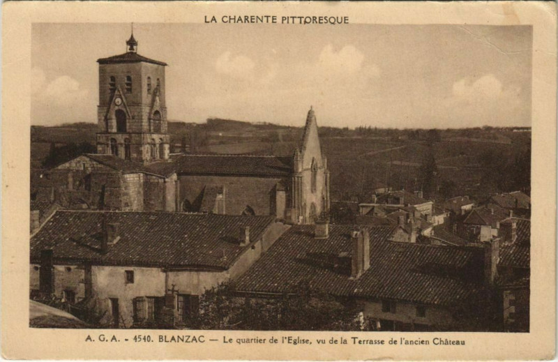 Carte postale ancienne Blanzac Le Quartier de l'Eglise
