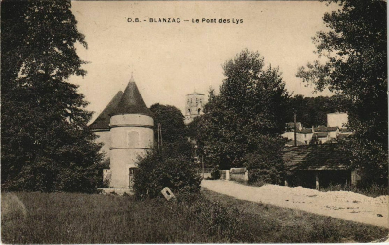 Carte postale ancienne Blanzac Le Pont des Lys