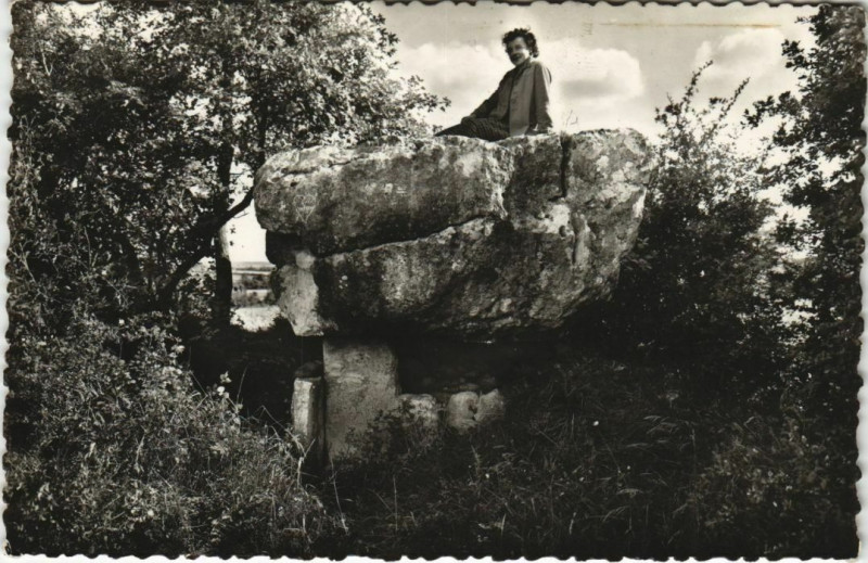 Carte postale ancienne Luxe Le Dolmen