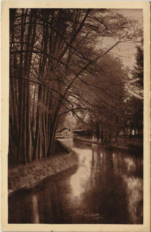Carte postale ancienne Ruelle-sur-Touvre Le Canal de Maumont à Ruelle-sur-Touvre