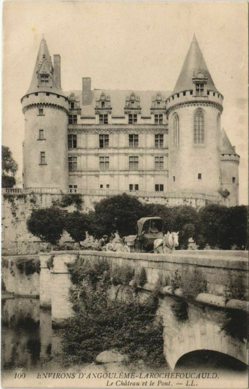 Carte postale ancienne Angouleme La Rochefoucauld Environs - Le Chateau et le Pont
