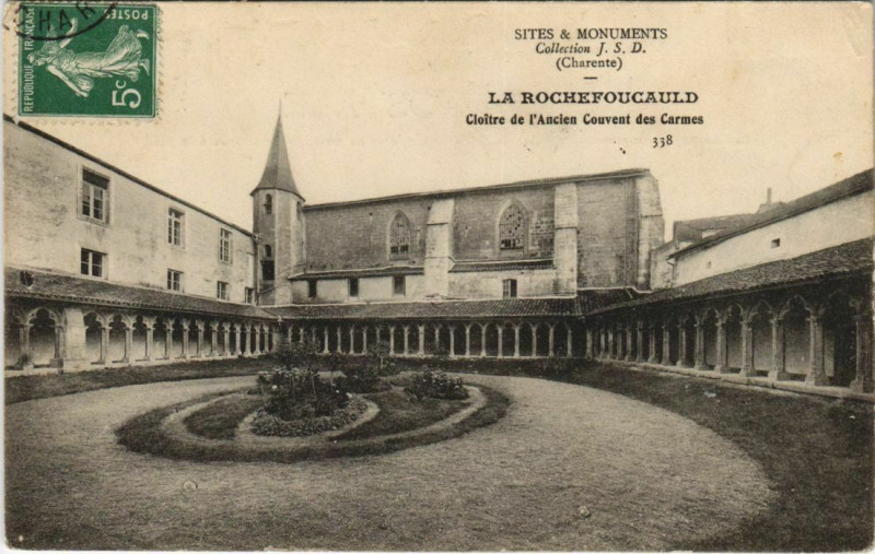 Carte postale ancienne La Rochefoucauld Cloitre de l'Ancien Couvent des Carmes