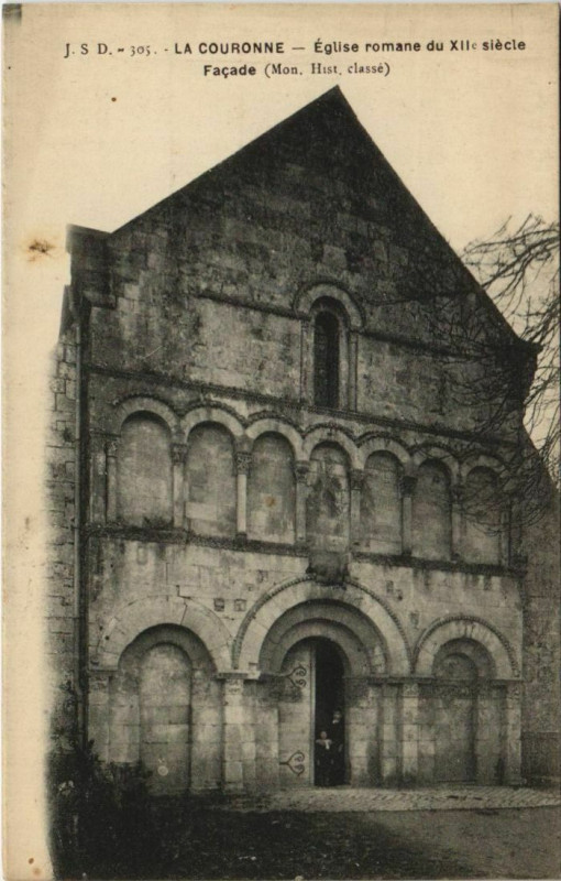 Carte postale ancienne La Couronne Eglise Romane - Facade à La Couronne