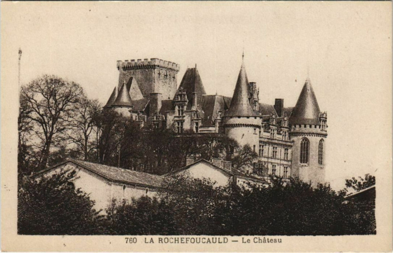Carte postale ancienne La Rochefoucauld Le Chateau