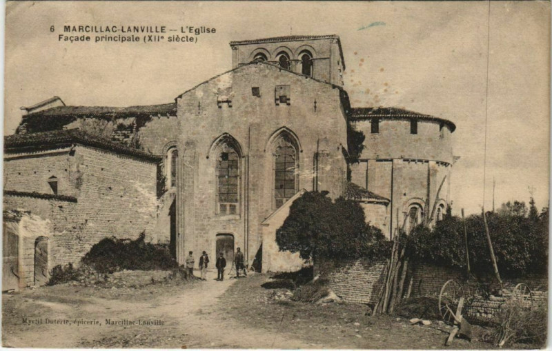 Carte postale ancienne Marcillac-Lanville L'Eglise - Facade Princiaple à Marcillac-Lanville