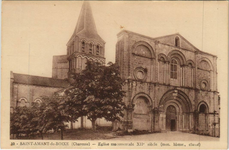 Carte postale ancienne Saint-Amant-de-Boixe Eglise Monumentale à Saint-Amant-de-Boixe