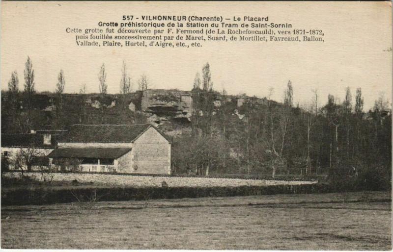 Carte postale ancienne Vilhonneur Le Placard Grotte Prehistoqique de la Station du Tram