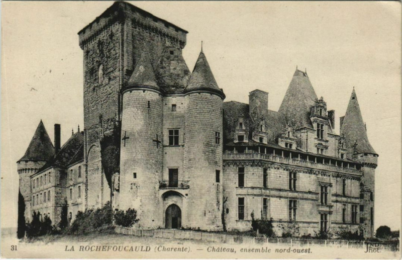 Carte postale ancienne La Rochefoucauld Chateau - Ensemble Nord-Ouest